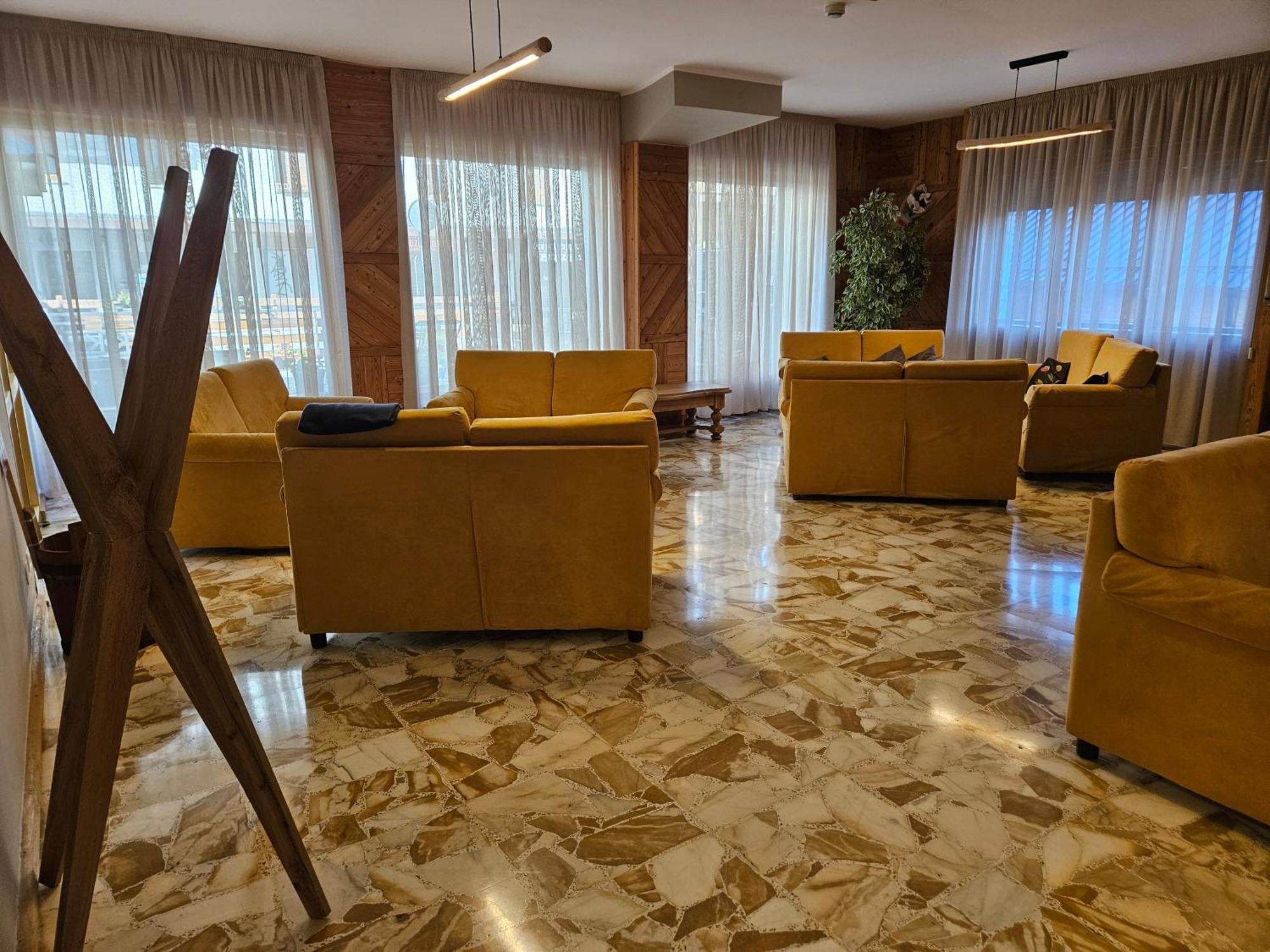 Hotel Holiday Debili Oulx Dış mekan fotoğraf