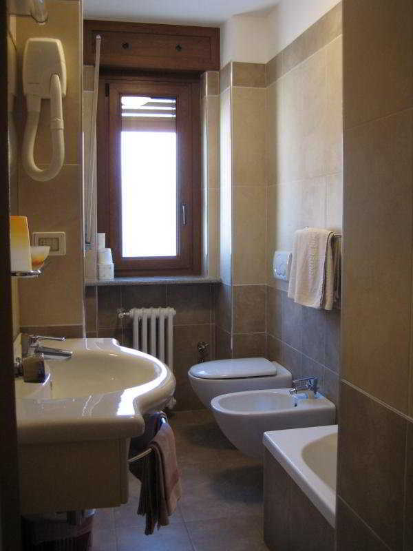 Hotel Holiday Debili Oulx Dış mekan fotoğraf