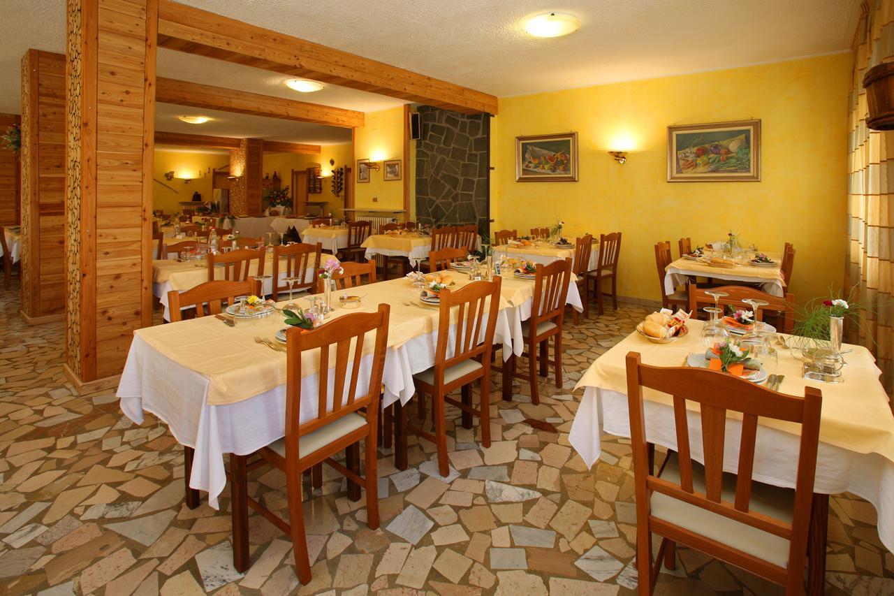 Hotel Holiday Debili Oulx Dış mekan fotoğraf
