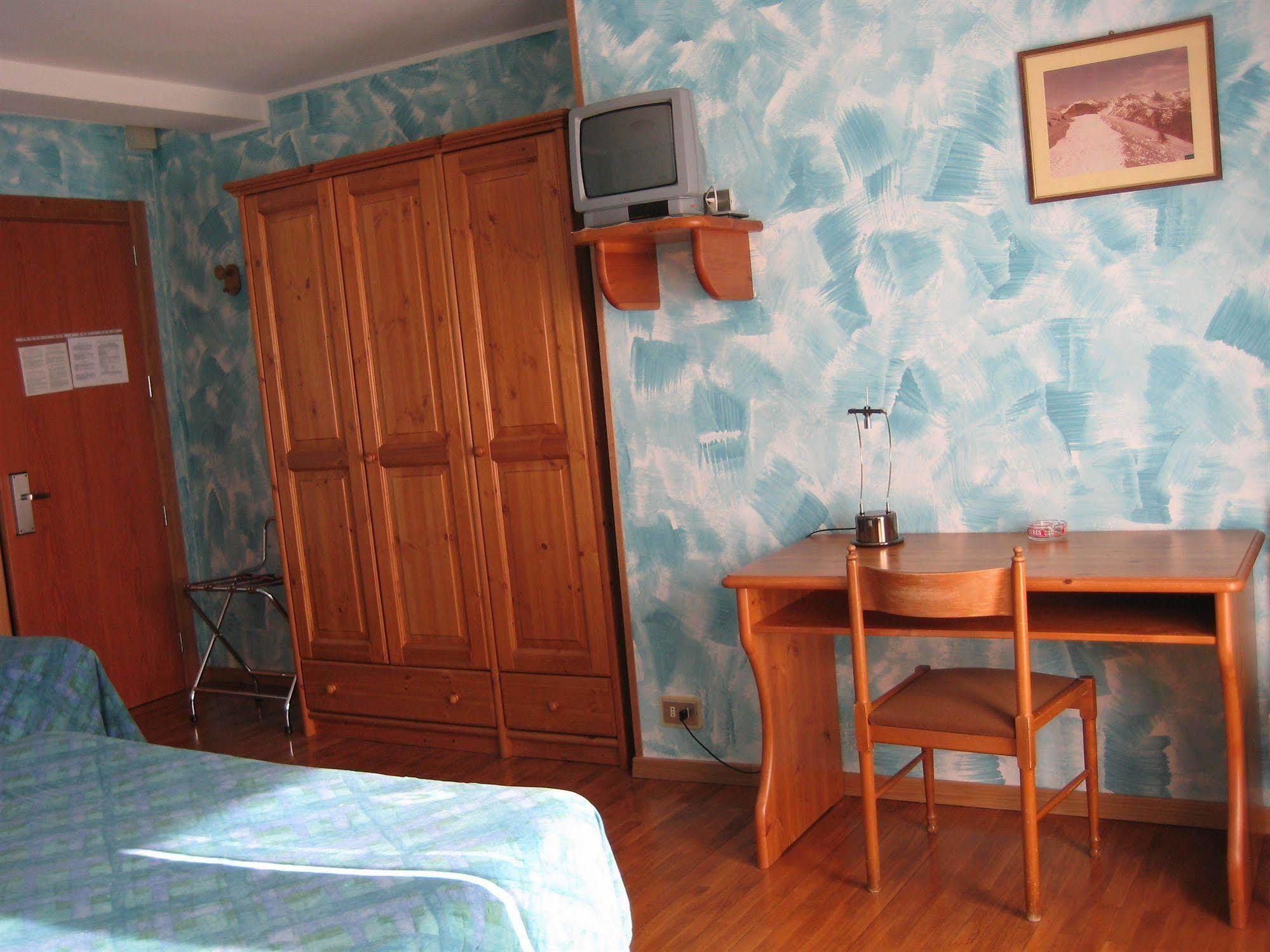 Hotel Holiday Debili Oulx Dış mekan fotoğraf