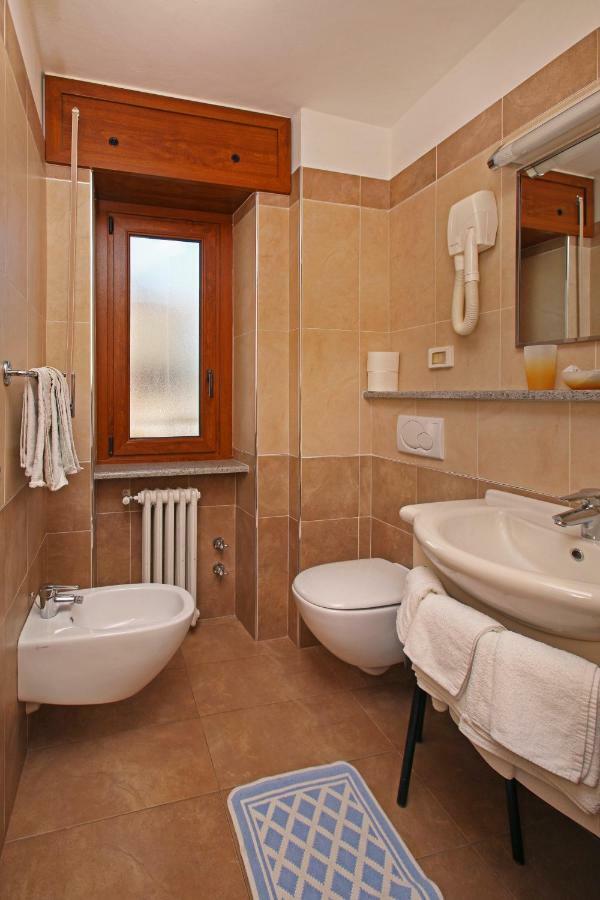Hotel Holiday Debili Oulx Dış mekan fotoğraf