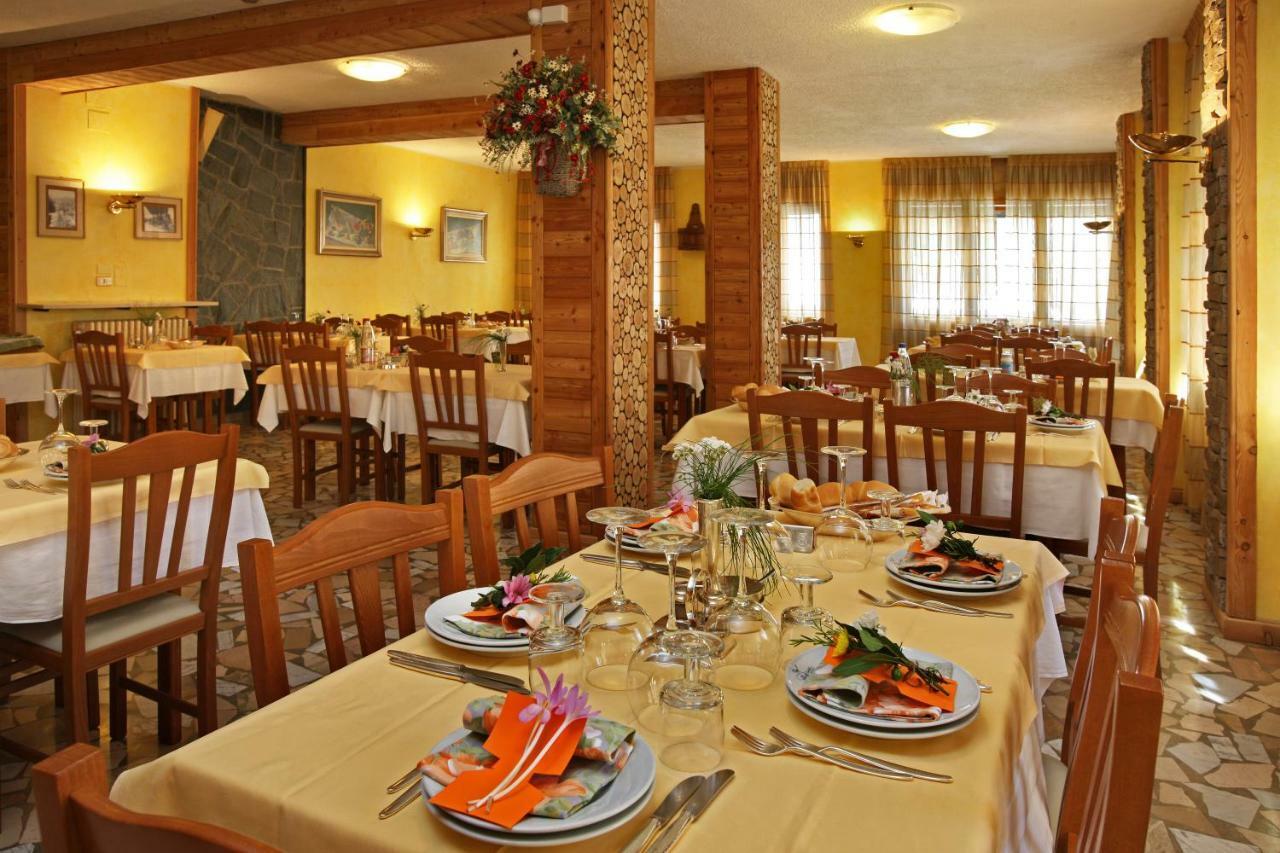Hotel Holiday Debili Oulx Dış mekan fotoğraf